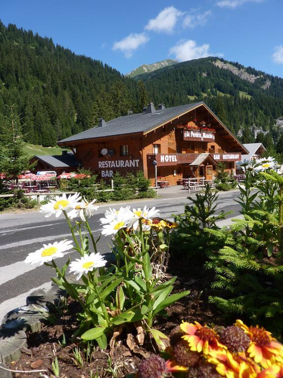 La Perdrix Blanche Hotel Chatel Exterior photo